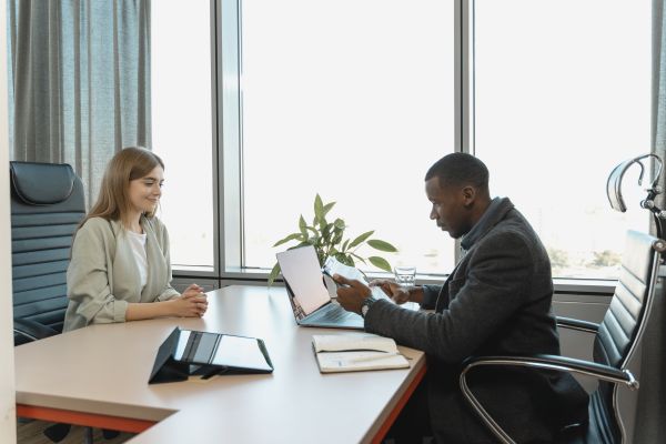Recrutement en office management : comment choisir un assistant de direction ?